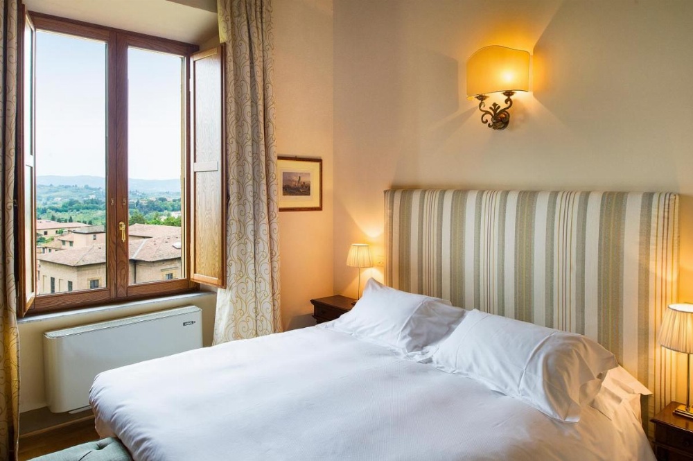 Room image 3