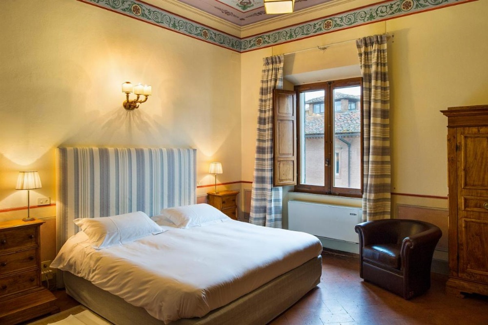 Room image 4